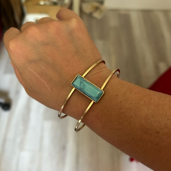 4/$50 Elegant Gold and Turquoise Bracelet 7 inches 💙 - Picture 4 of 6